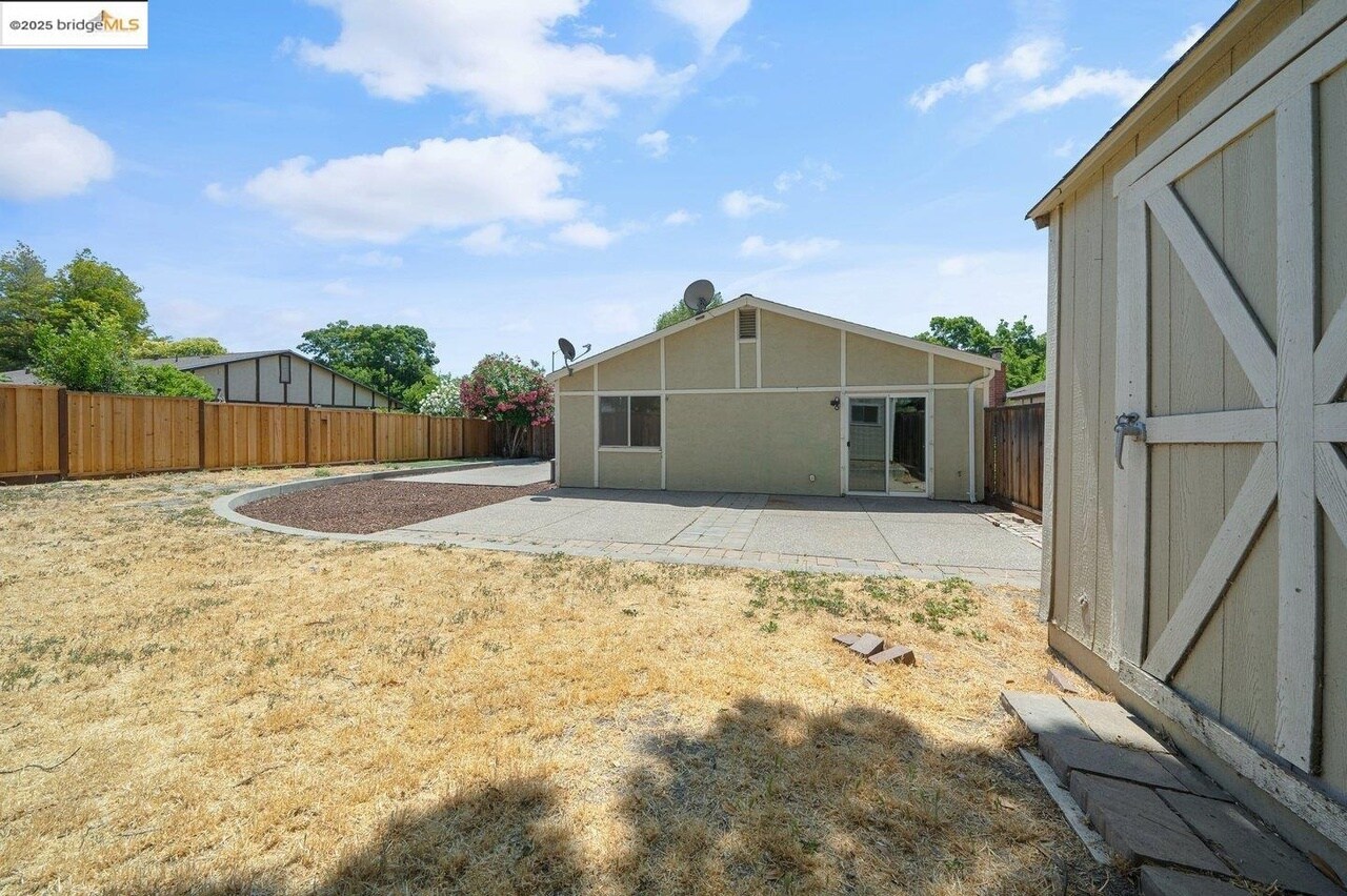 Building Photo - 4148 Redwood Rd