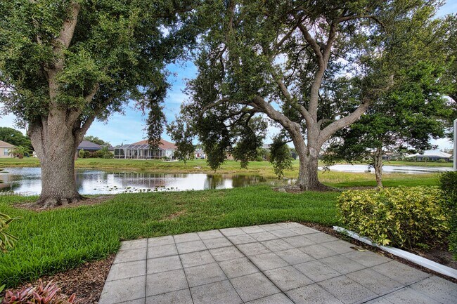 Building Photo - Seasonal Short-Term 3 Bedroom 3 Bathroom Home in The Patio Homes of Chestnut Creek!