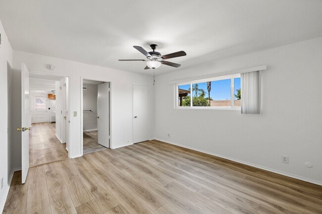 Building Photo - Spacious Home on Corner Lot!
