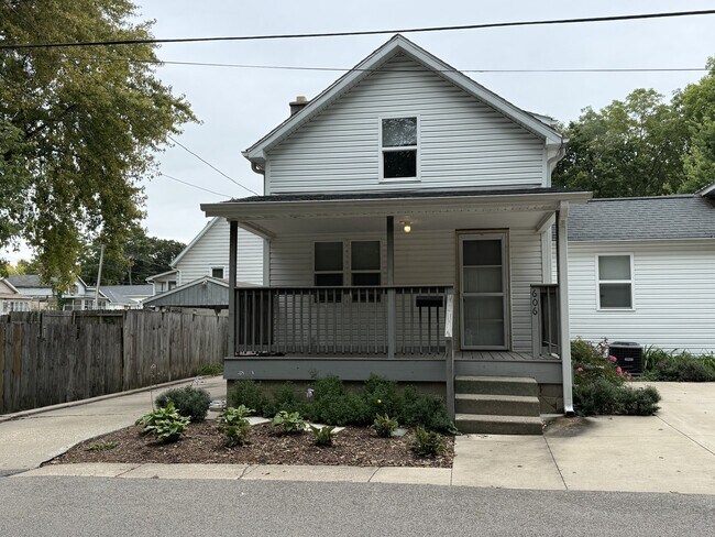 Building Photo - 606 Monroe Ave