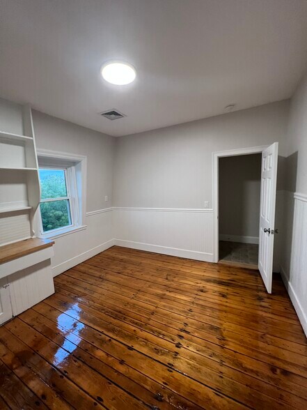 Building Photo - 108 Vinton St