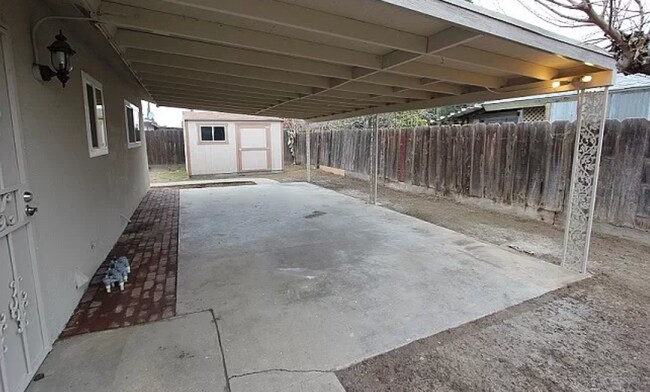 Building Photo - 4693 E Church Ave