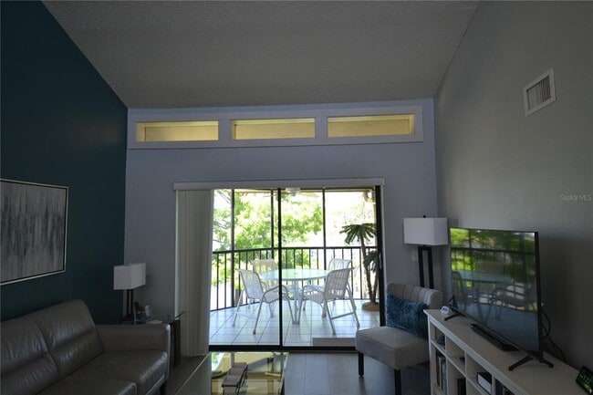 Building Photo - 284 Woodlake Wynde
