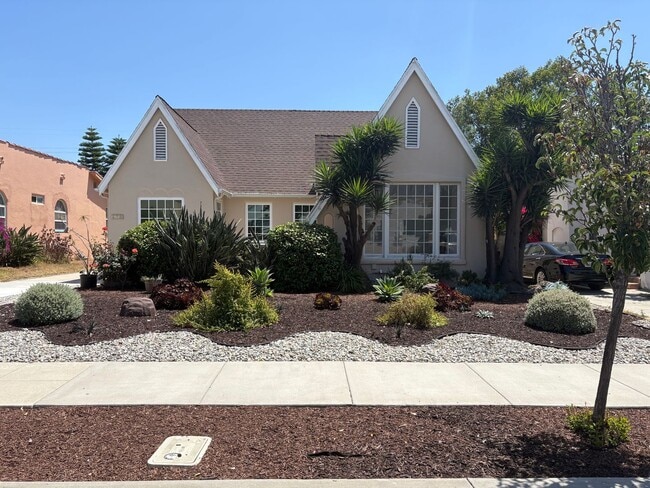 Building Photo - Charming Tudor Style 3 Bed 1.5 Bath PLUS Studio Guest House complete with kitchen and bath!