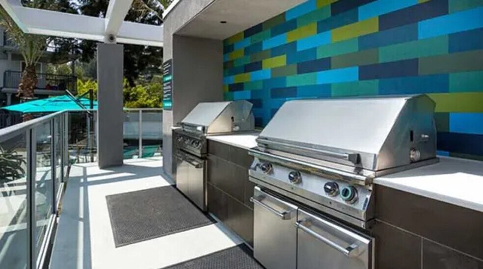 Building Photo - 3662 Barham Blvd