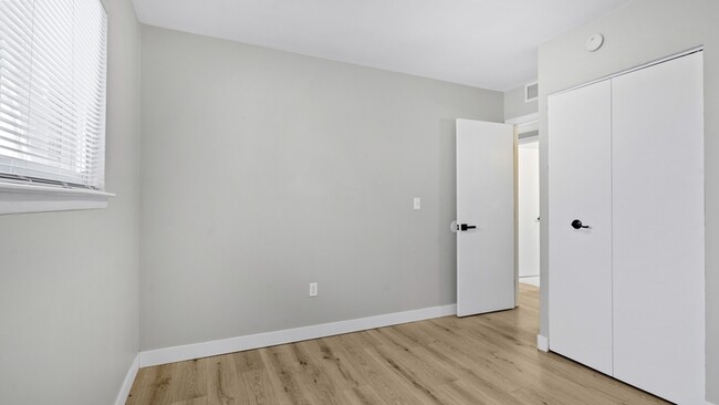 Building Photo - 15285 Buck St