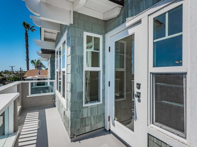 Building Photo - 2063 Cambridge Ave