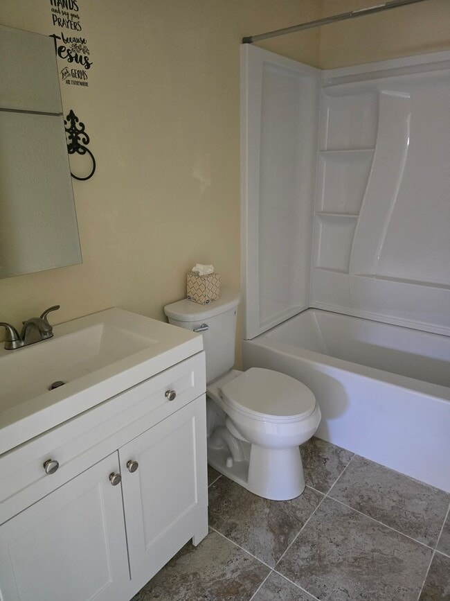 Building Photo - Gorgeous 2/1 in Homosassa!!!