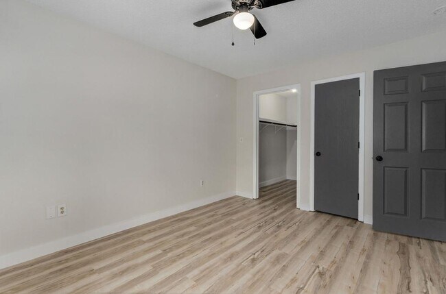 Building Photo - 1221 S Park Ave