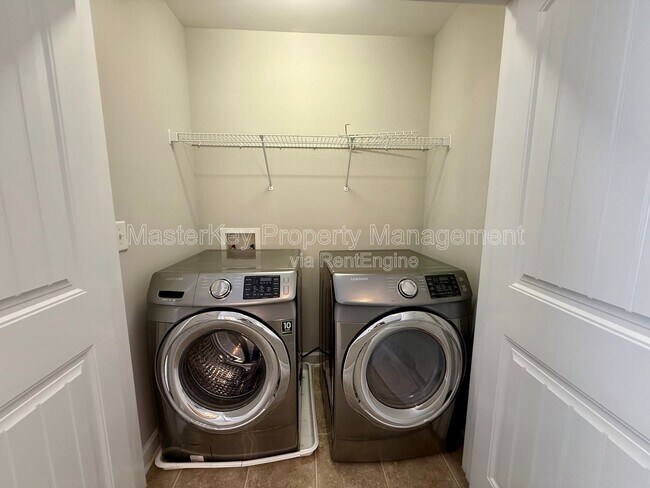 Building Photo - 450 Jerome Rd