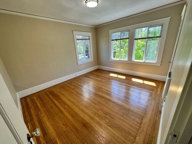 Building Photo - 780 61st St