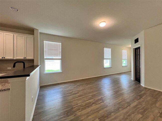Building Photo - 220 Pepperbark Loop