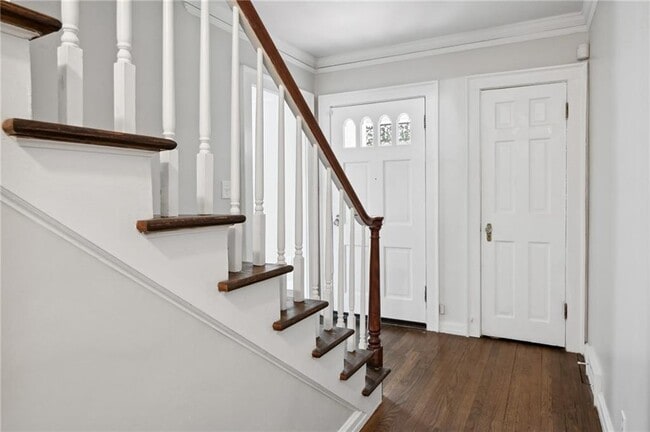 Building Photo - 2878 N Hills Dr NE