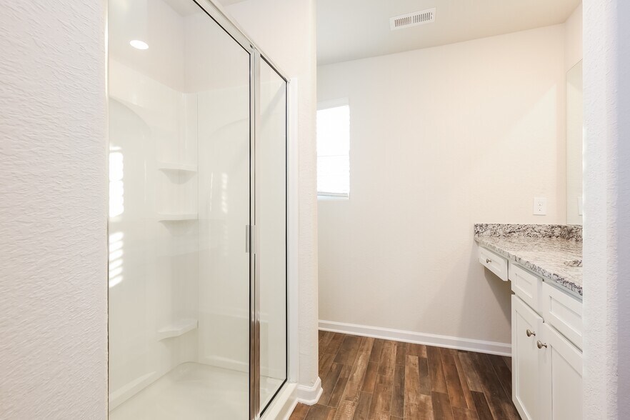 Building Photo - 2177 Southlea Dr