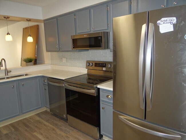 Building Photo - 2/2 condo in Dunedin - 55+ community