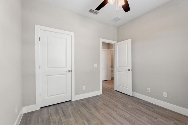 Building Photo - 740 Fraser Ct
