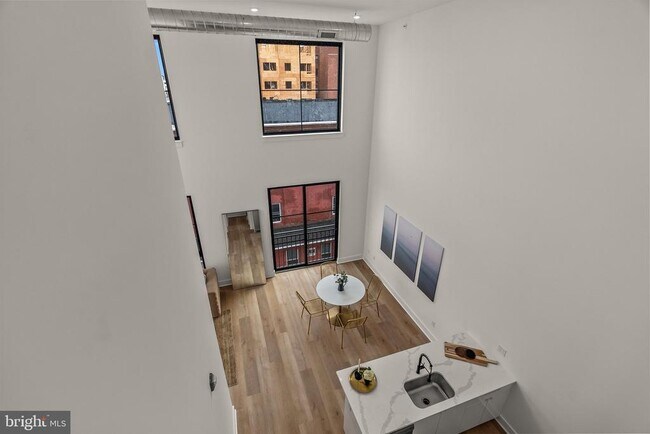 Building Photo - 416 W Girard Ave