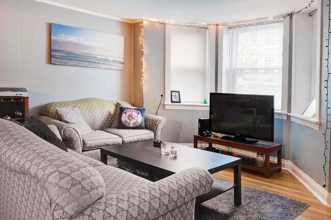 Building Photo - 2 bedroom in Chicago IL 60657