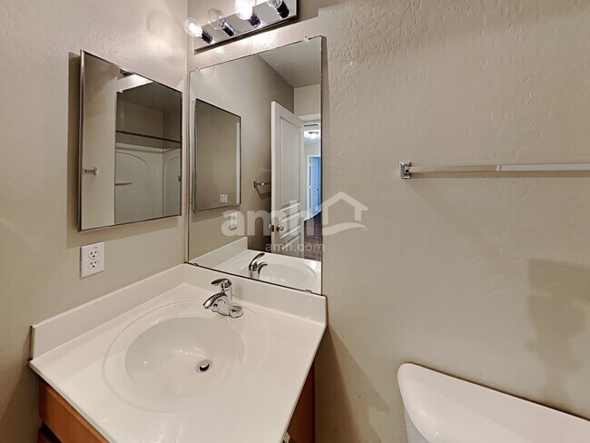 Building Photo - 6911 W Irwin Ave