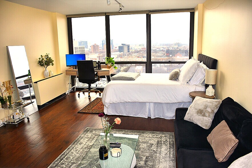 Building Photo - 1636 N Wells St