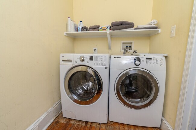 Building Photo - 2633 Adams Mill Rd NW