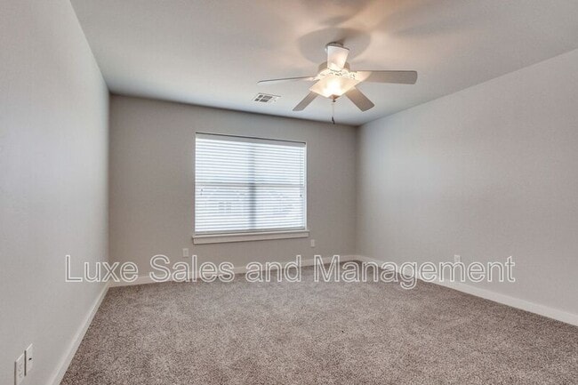 Building Photo - 17604 Sunny Hollow Rd