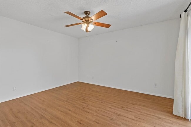 Building Photo - 1801 W Spring Creek Pkwy