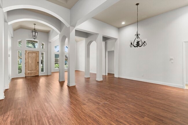 Building Photo - 2602 White Falls Dr