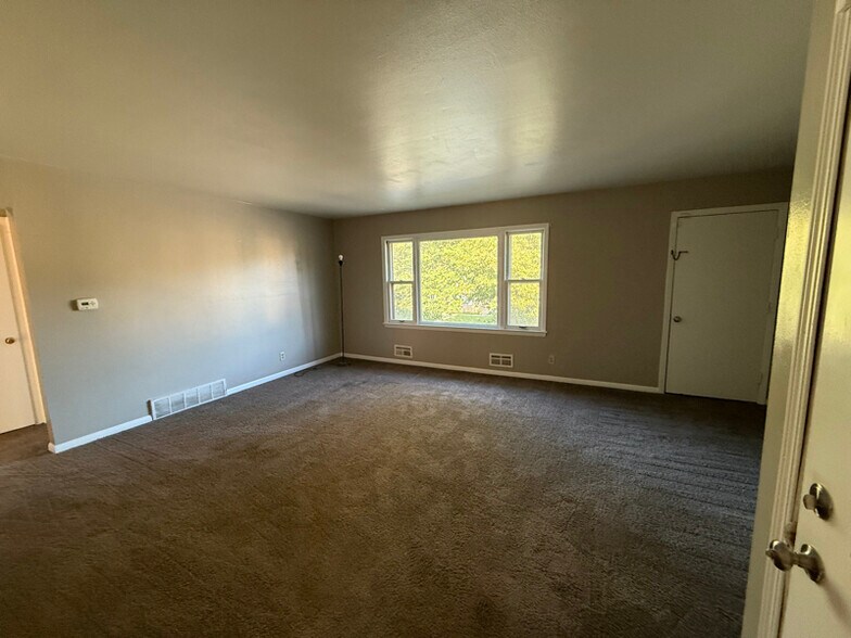 Building Photo - 5351 N 83rd St