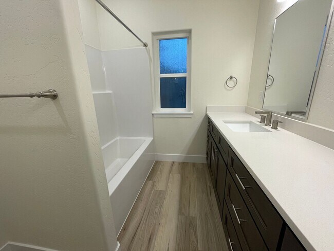 Building Photo - 410 4th St