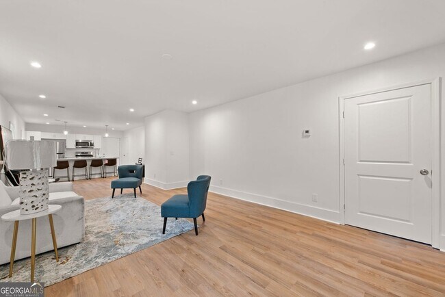 Building Photo - 636 Francis Pl NW