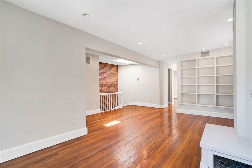 Building Photo - 151 Highland St