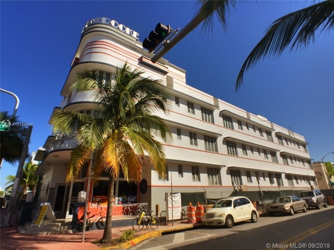 Primary Photo - 901 Collins Ave