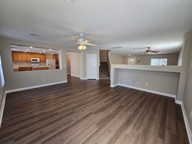 Building Photo - A Spacious 4 Bedroom House in Iron Mountai...