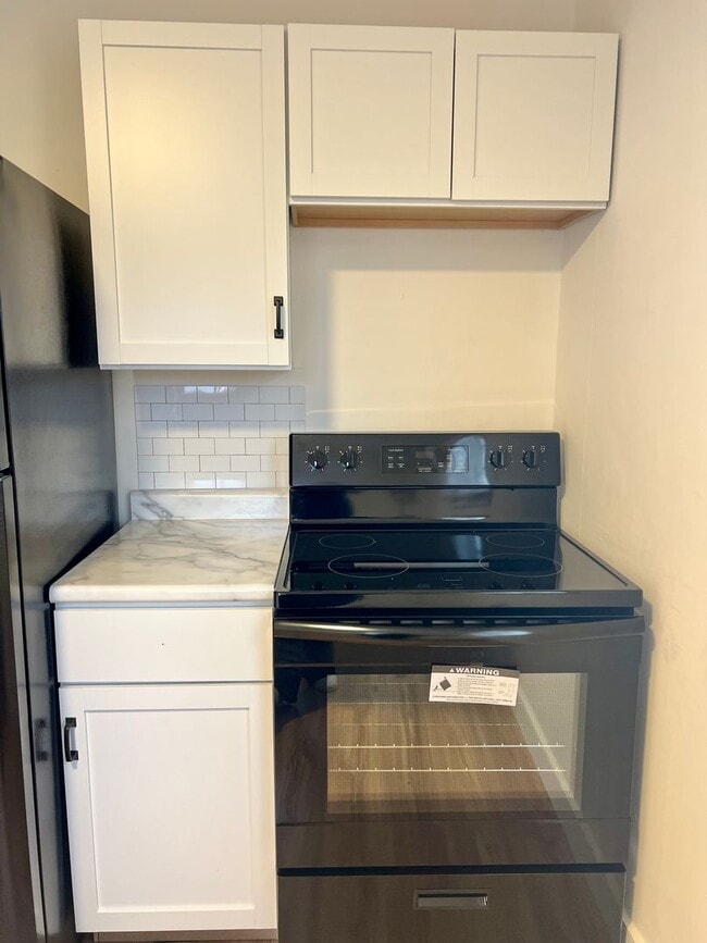 Building Photo - New Listing! 3 bedroom House!