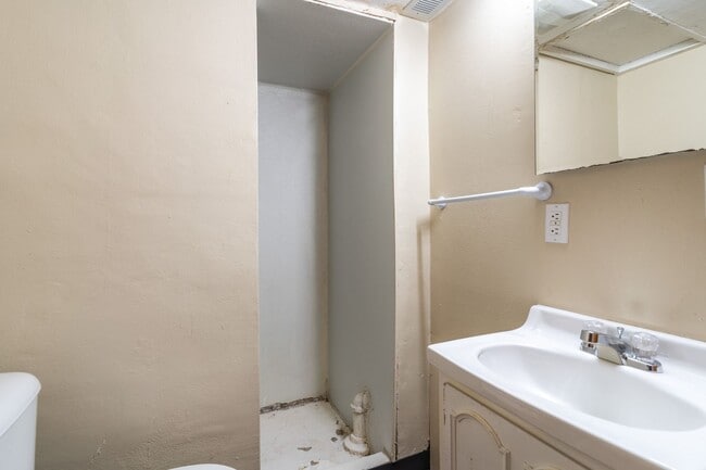 Building Photo - Single Family Home - Located Near Campus
