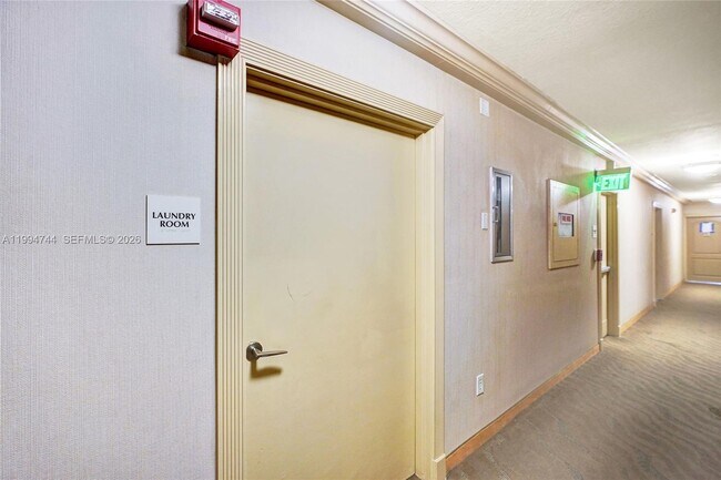 Building Photo - 3625 N Country Club Dr