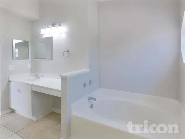 Building Photo - 1656 Dartmouth Dr