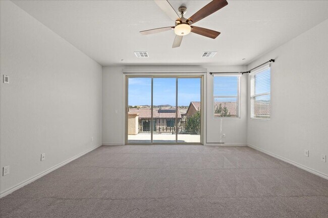 Building Photo - Fabulous Home with NexGen Sutie!