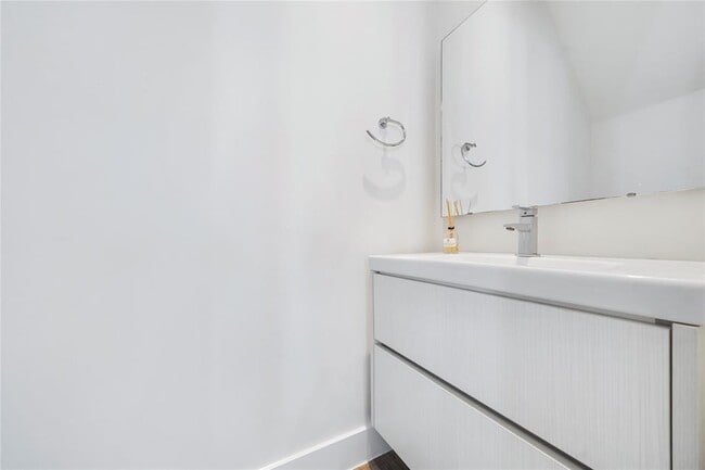 Building Photo - 5509 Paraiso Pl