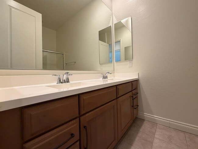 Building Photo - 9541 E Theia Dr