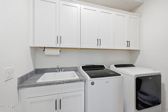 Building Photo - 4416 E Roy Rogers Rd