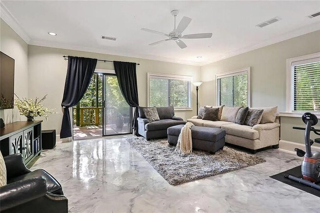 Building Photo - 930 Manchester Pl NW