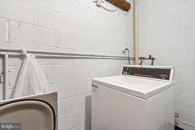 Building Photo - 141 N Fillmore Ave