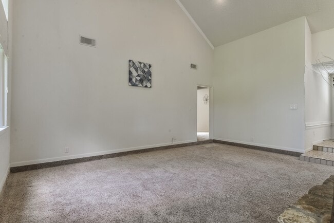 Building Photo - 15175 Diana Ln