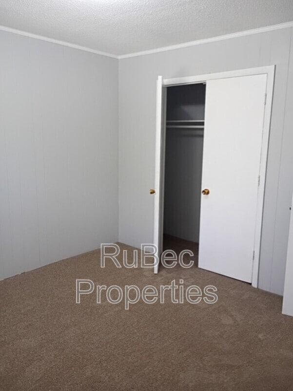 Building Photo - 115 E Maine Ave