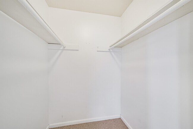 Building Photo - 5511 Kinglet St