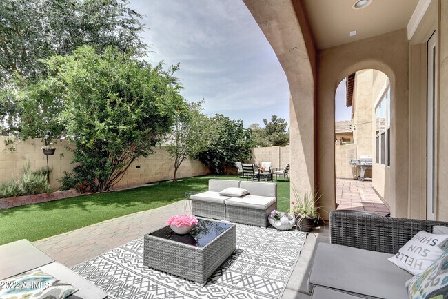 Building Photo - 1120 N Crosscreek Dr