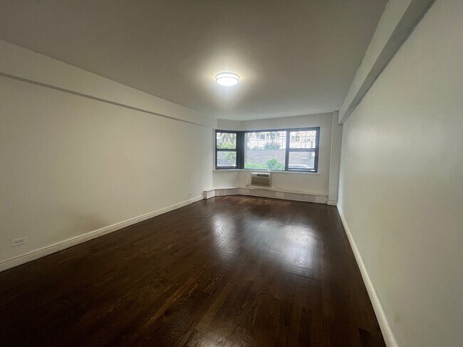Building Photo - 219 E 69th St