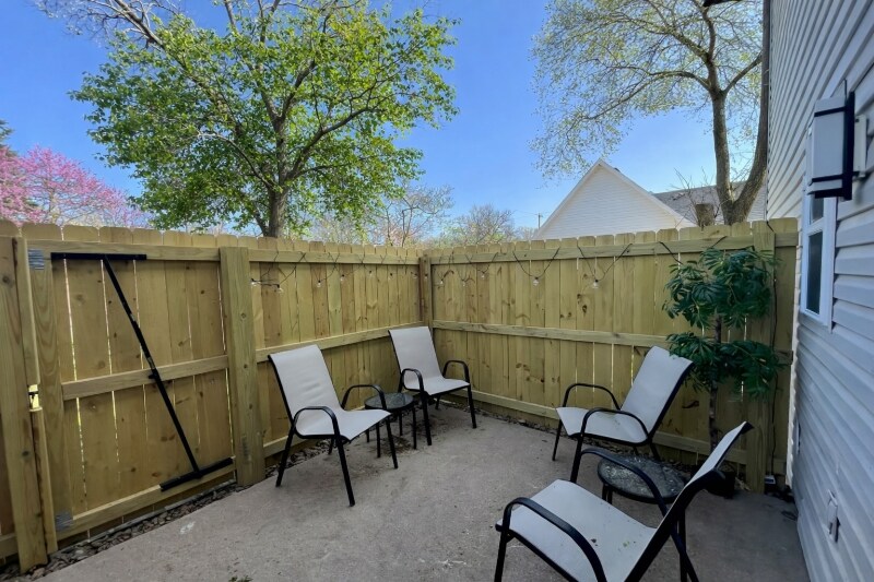 Building Photo - 406 NW D St